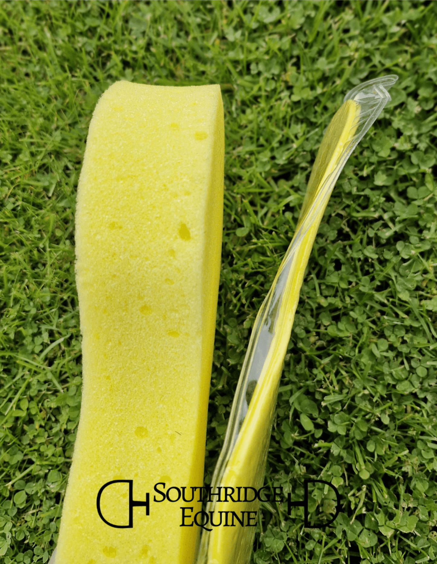 SE Expanding Sponge in yellow, vacuum-packed and ready to expand with water, perfect for horse grooming.