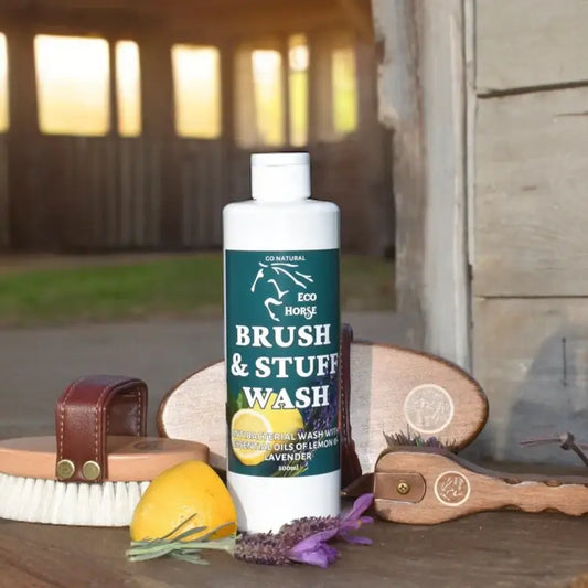 Eco Horse Brush & Stuff Wash with Essential Oils, featuring a natural antibacterial formula for clean horse grooming.